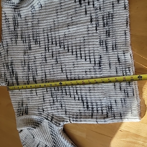 VARLEY Belgrave Knit Sweater in Egret & Charcoal - Picture 10 of 14